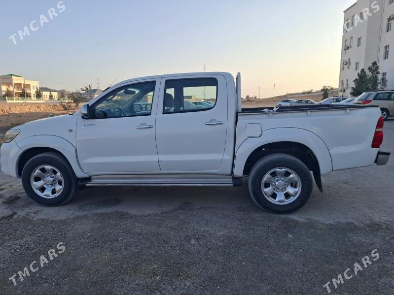 Toyota Hilux 2011 - 290 000 TMT - Türkmenbaşy - img 2