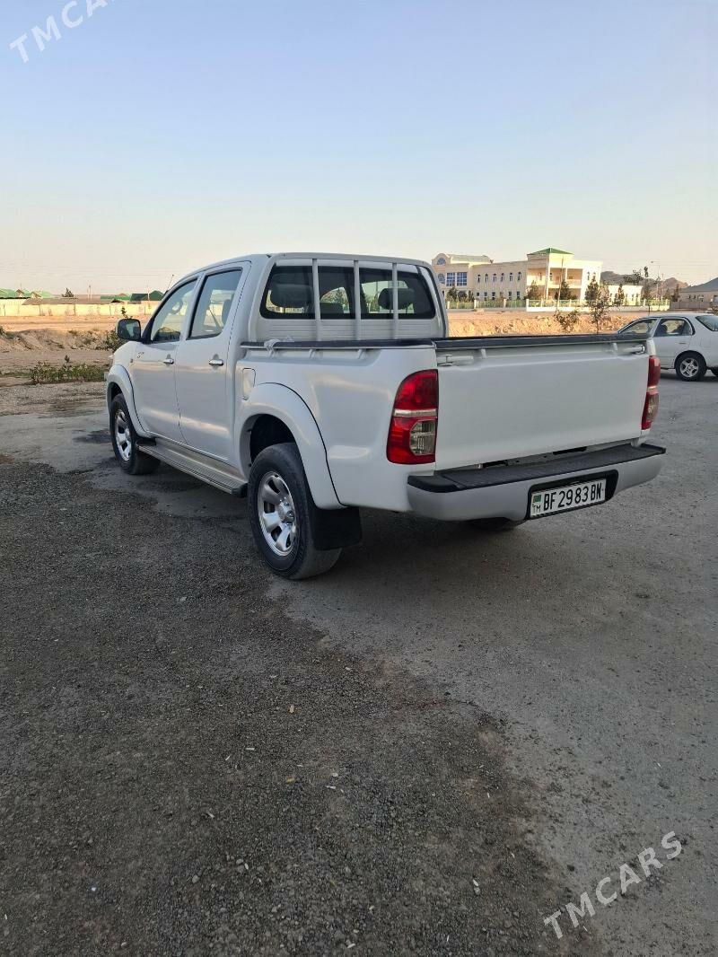 Toyota Hilux 2011 - 290 000 TMT - Türkmenbaşy - img 3