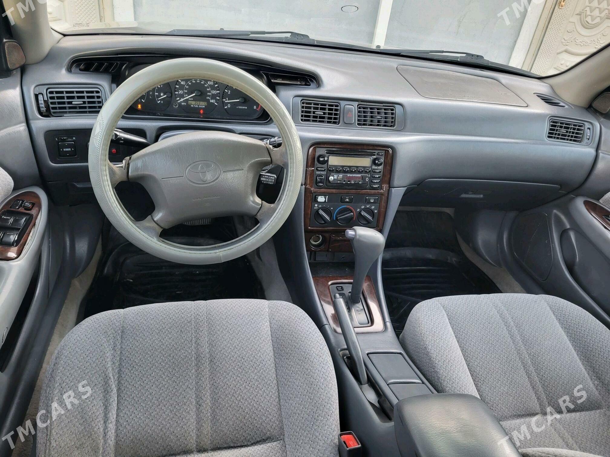 Toyota Camry 2001 - 128 000 TMT - Мары - img 4