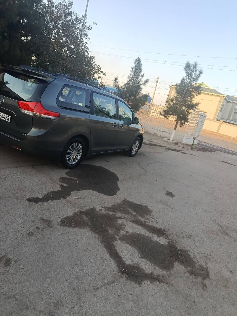 Toyota Sienna 2011 - 299 000 TMT - Мары - img 8