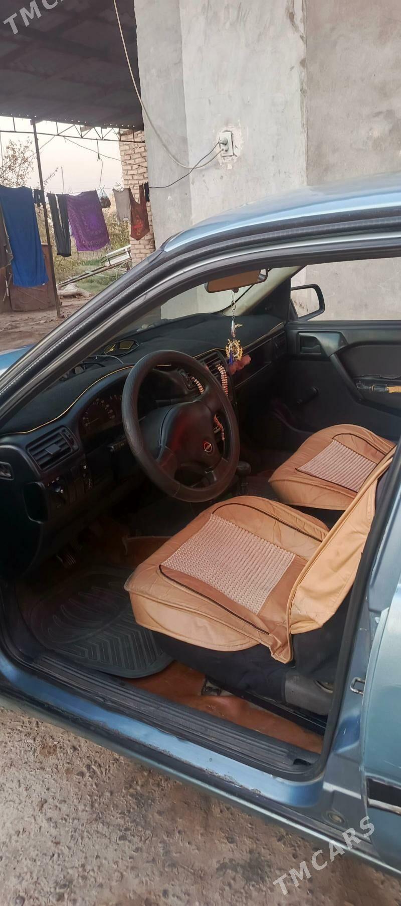 Opel Vectra 1991 - 35 000 TMT - Sakar - img 2