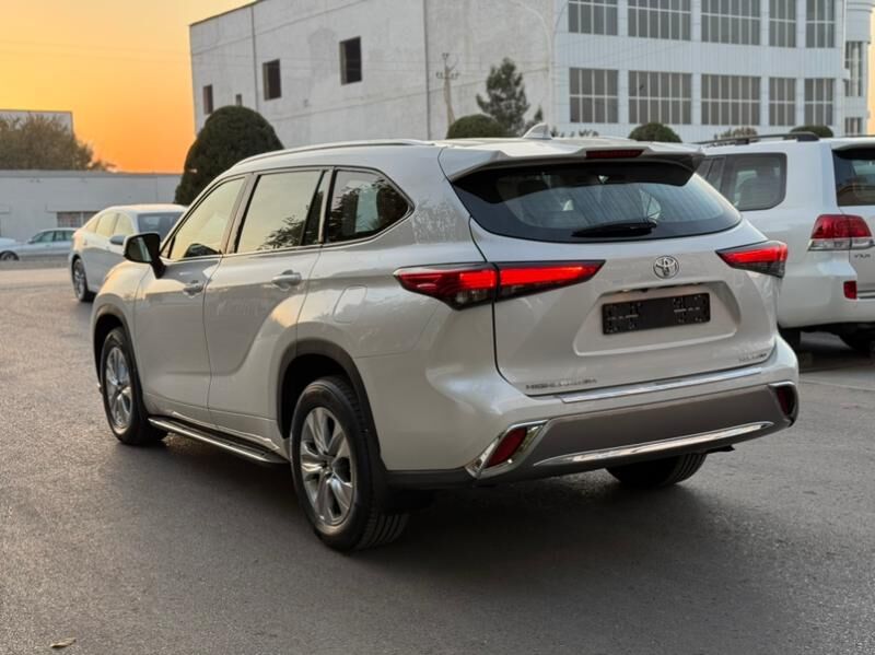 Toyota Highlander 2020 - 530 000 TMT - Мары - img 1