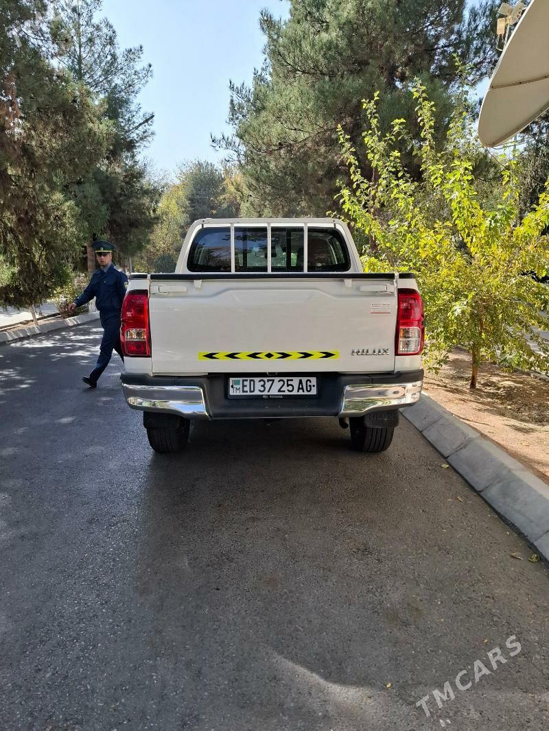 Toyota Hilux 2021 - 500 000 TMT - Ашхабад - img 3