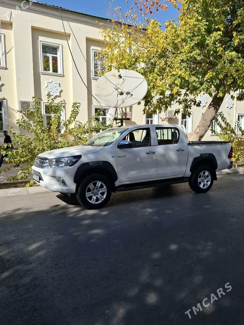 Toyota Hilux 2021 - 500 000 TMT - Ашхабад - img 4