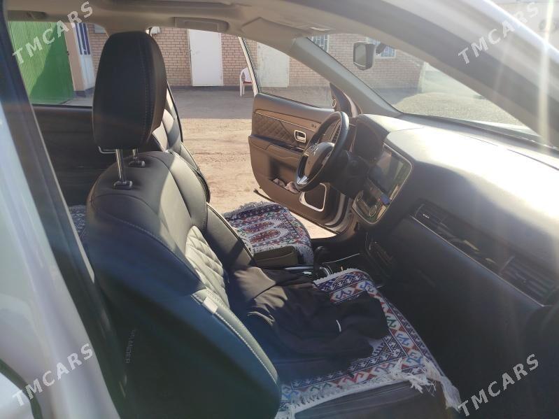 Mitsubishi Outlander 2022 - 320 000 TMT - Туркменабат - img 4