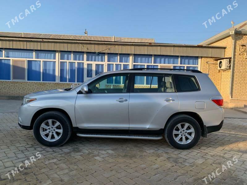 Toyota Highlander 2013 - 340 000 TMT - Байрамали - img 2