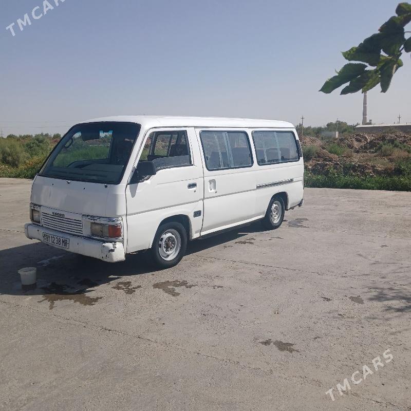 Nissan Urvan 1993 - 35 000 TMT - Мары - img 1