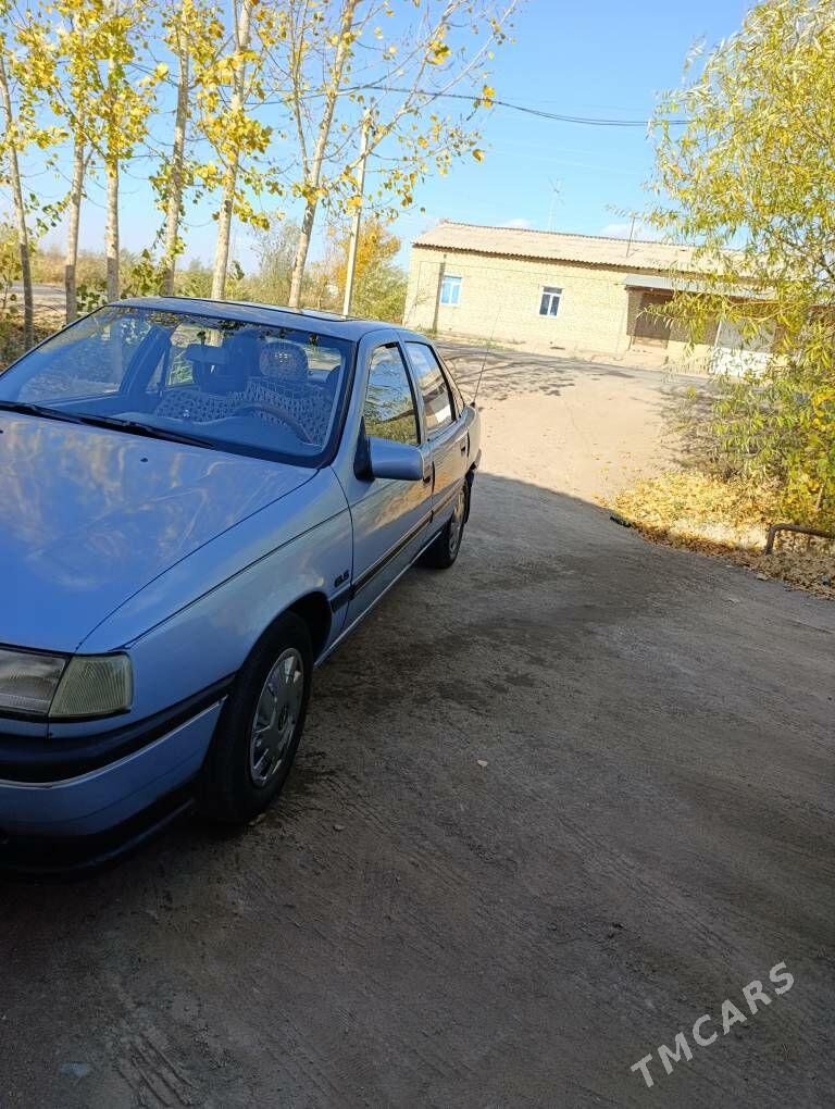 Opel Vectra 1989 - 40 000 TMT - Губадаг - img 1