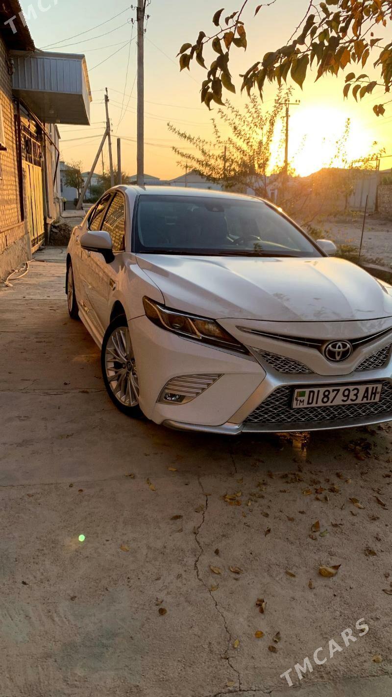 Toyota Camry 2018 - 305 000 TMT - Теджен - img 3
