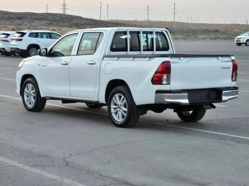 Toyota Hilux 2022 - 380 000 TMT - Aşgabat - img 1
