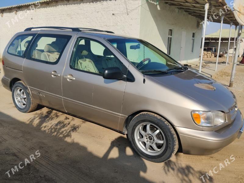 Toyota Sienna 2000 - 160 000 TMT - Jebel - img 3