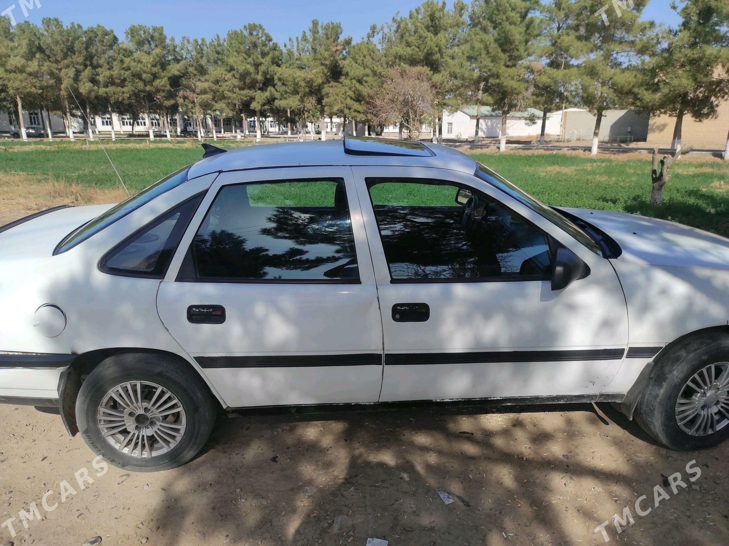 Opel Vectra 1993 - 30 000 TMT - Sakar - img 3