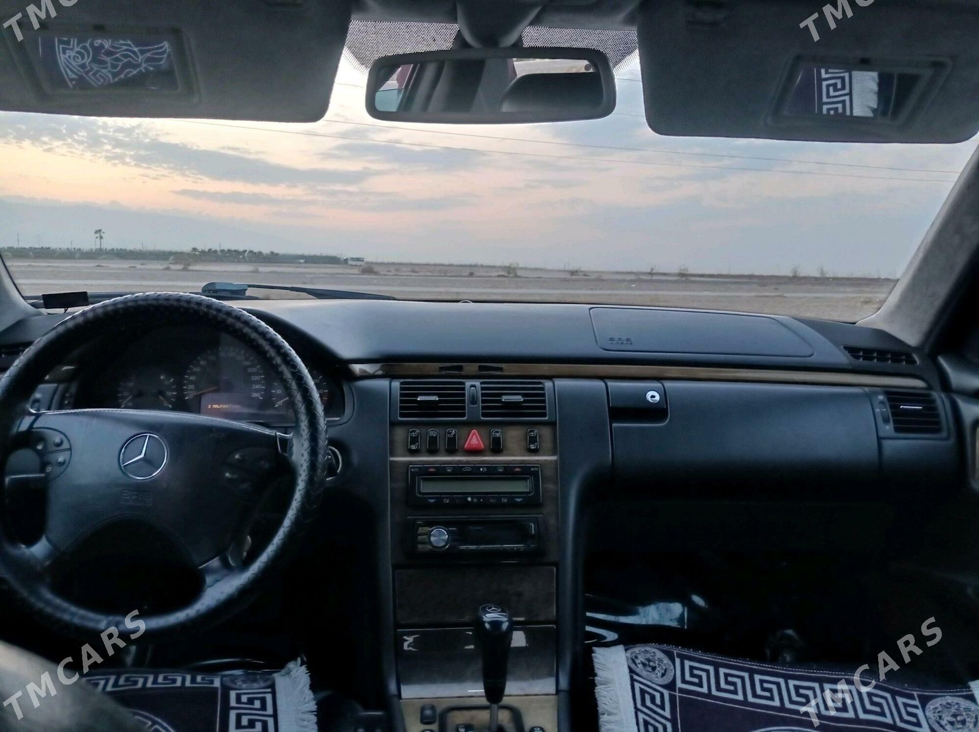 Mercedes-Benz E320 2000 - 135 000 TMT - Aşgabat - img 2