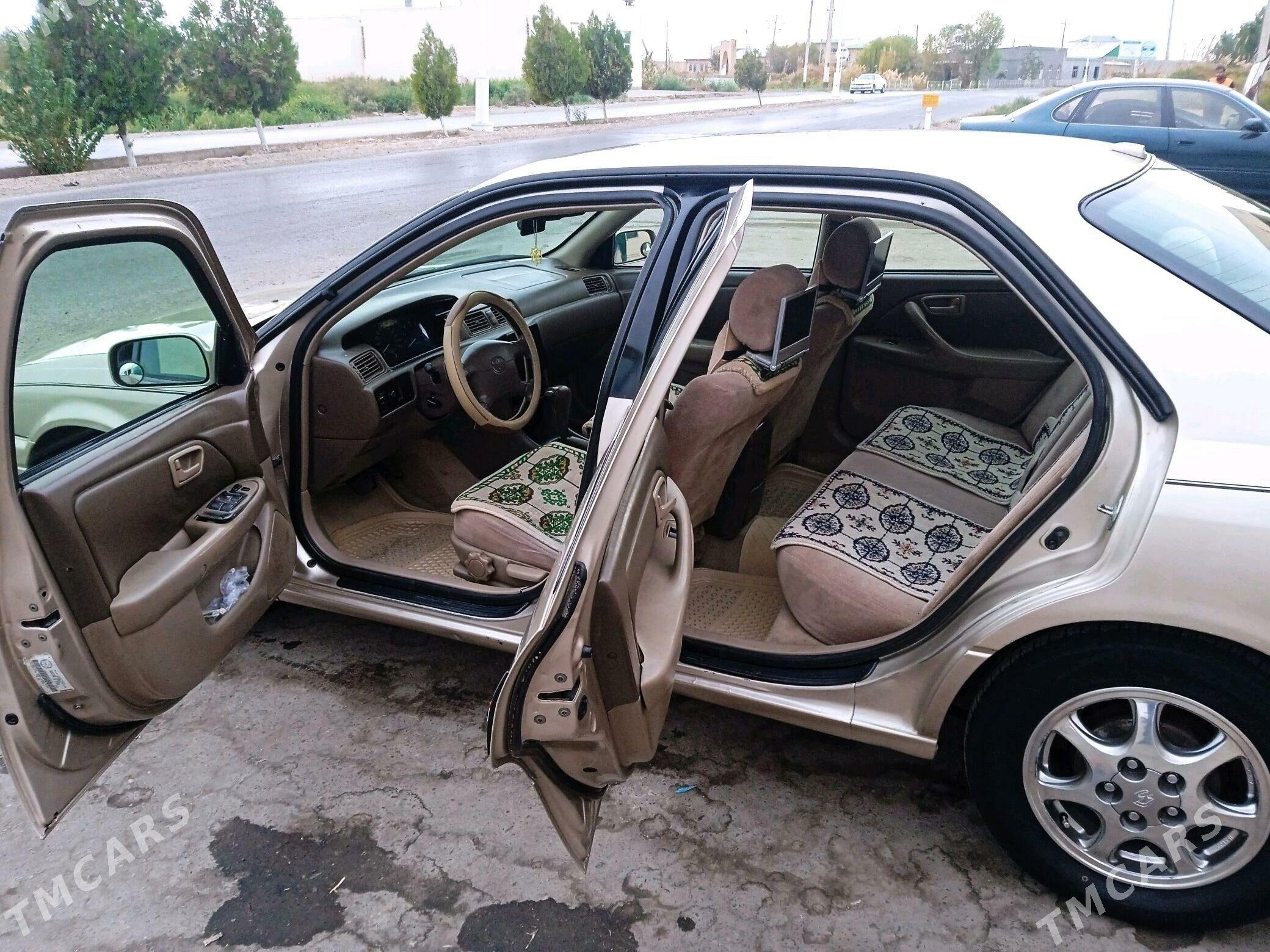 Toyota Camry 1998 - 125 000 TMT - Дянев - img 6