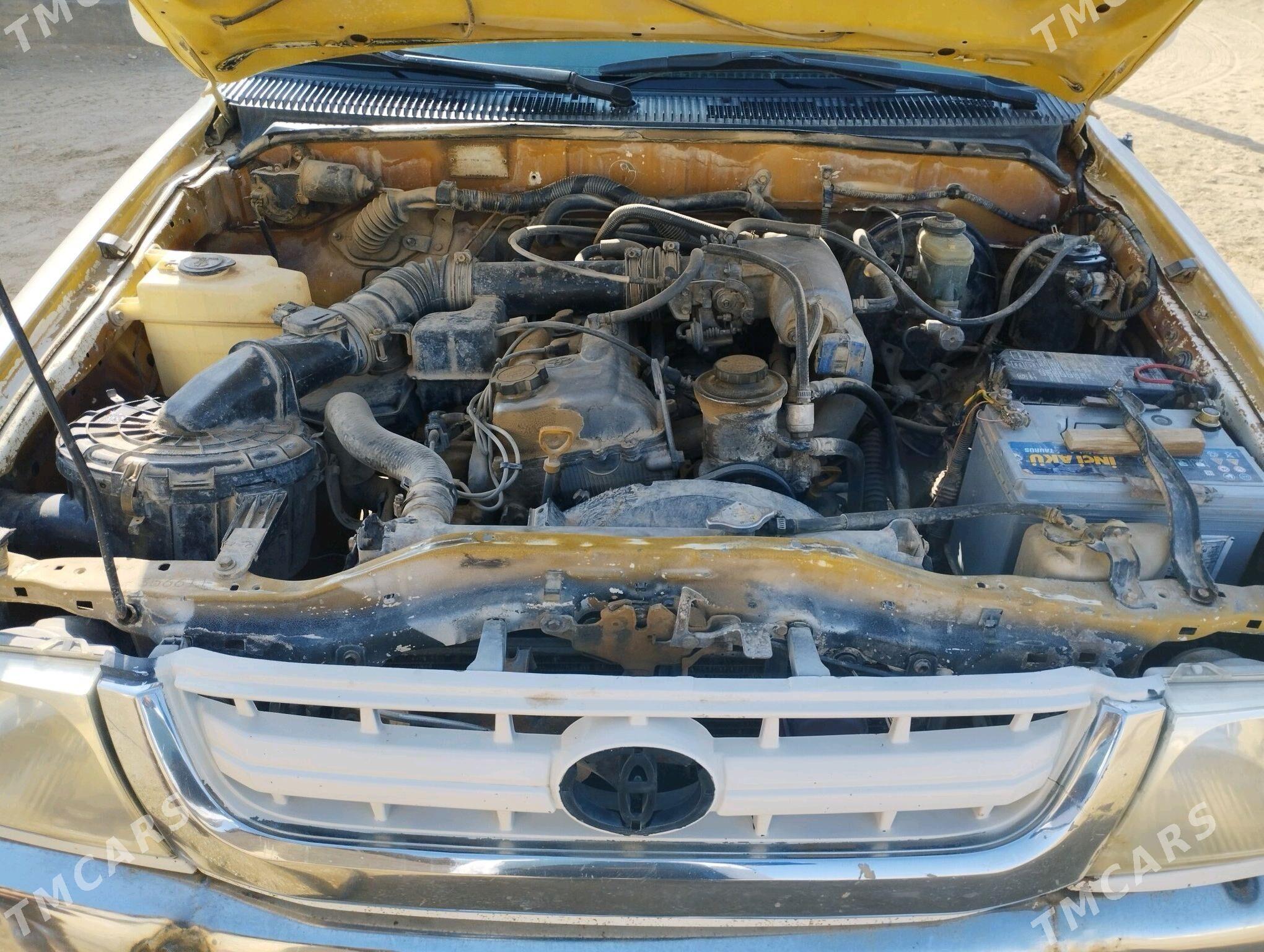 Toyota Hilux 2003 - 130 000 TMT - Balkanabat - img 4