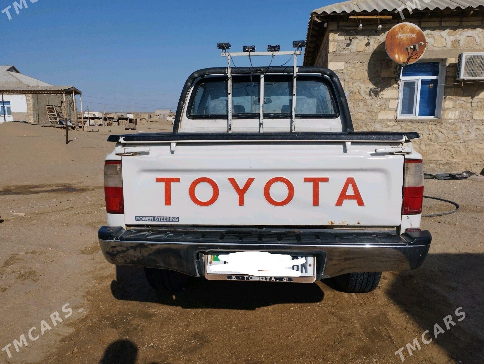 Toyota Hilux 2003 - 130 000 TMT - Balkanabat - img 3