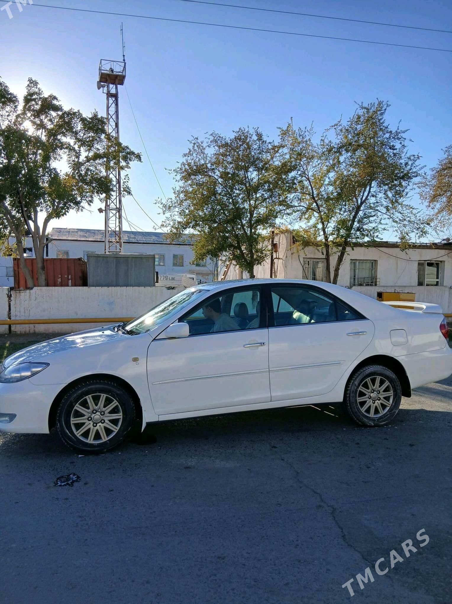 Toyota Camry 2004 - 168 000 TMT - Газаджак - img 1