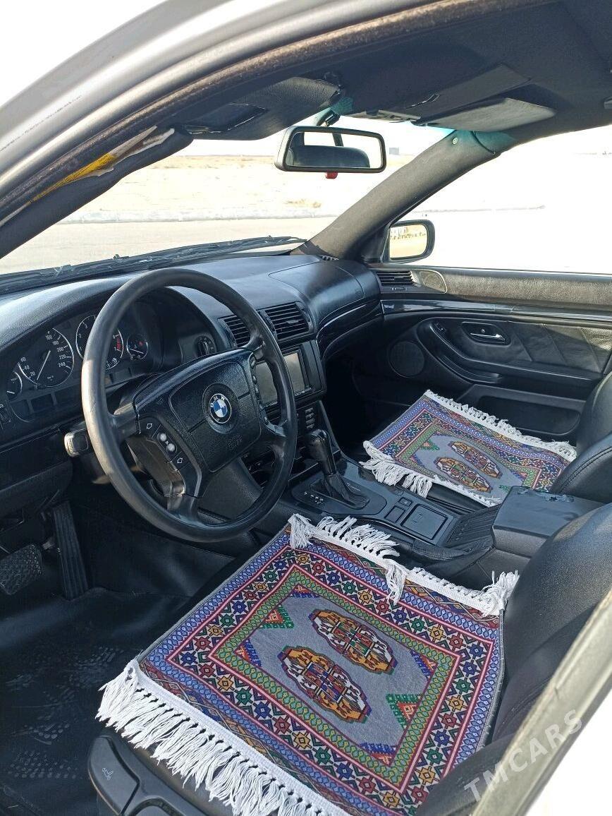 BMW E39 1999 - 100 000 TMT - Балканабат - img 4