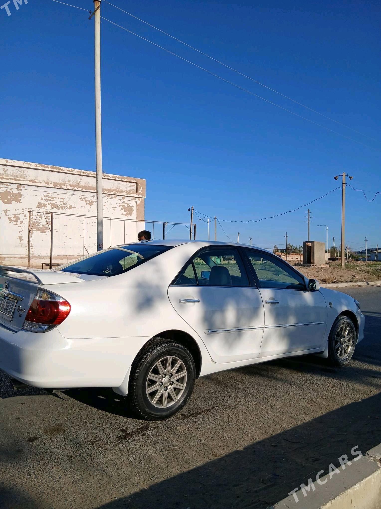 Toyota Camry 2004 - 168 000 TMT - Газаджак - img 3