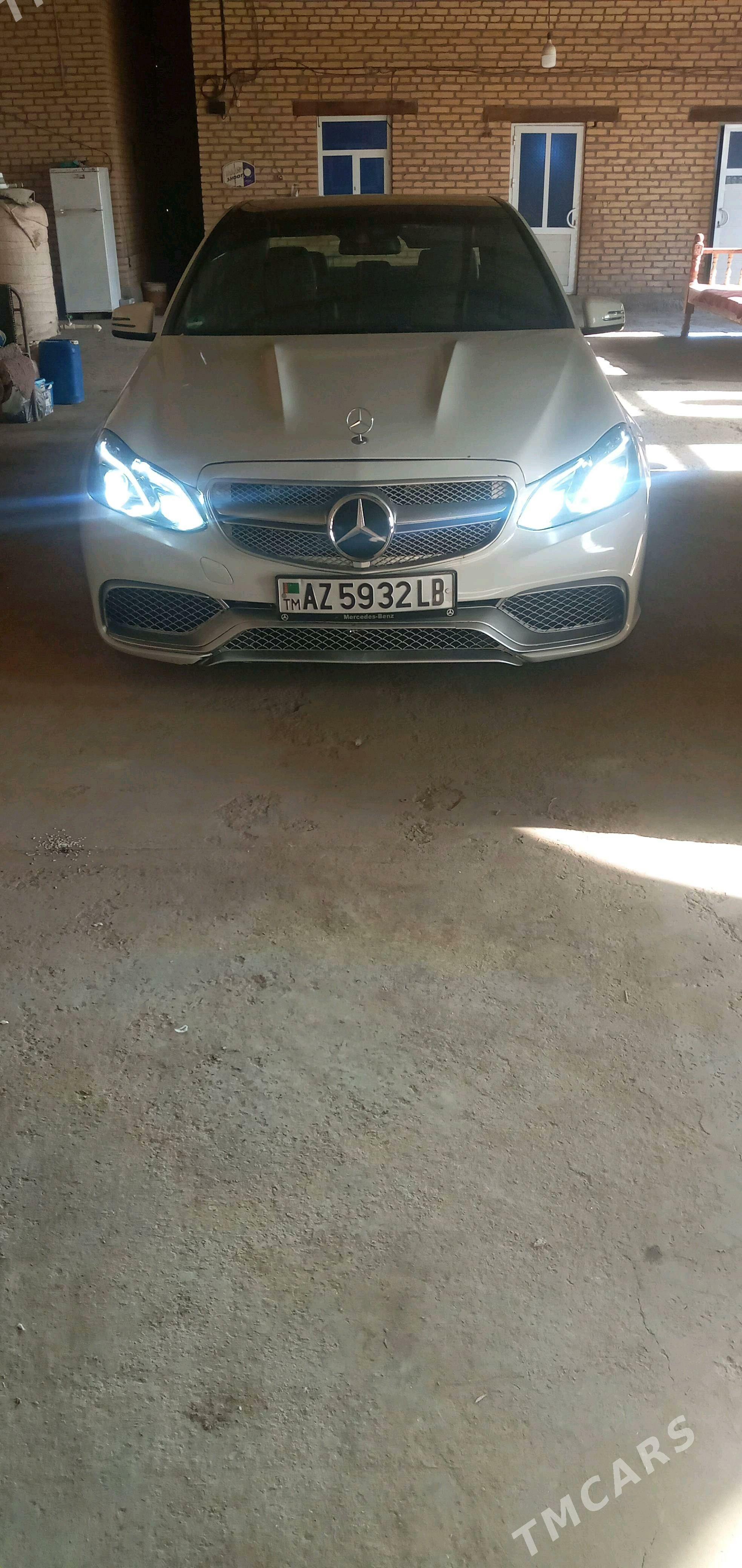 Mercedes-Benz W212 2010 - 300 000 TMT - Дянев - img 1