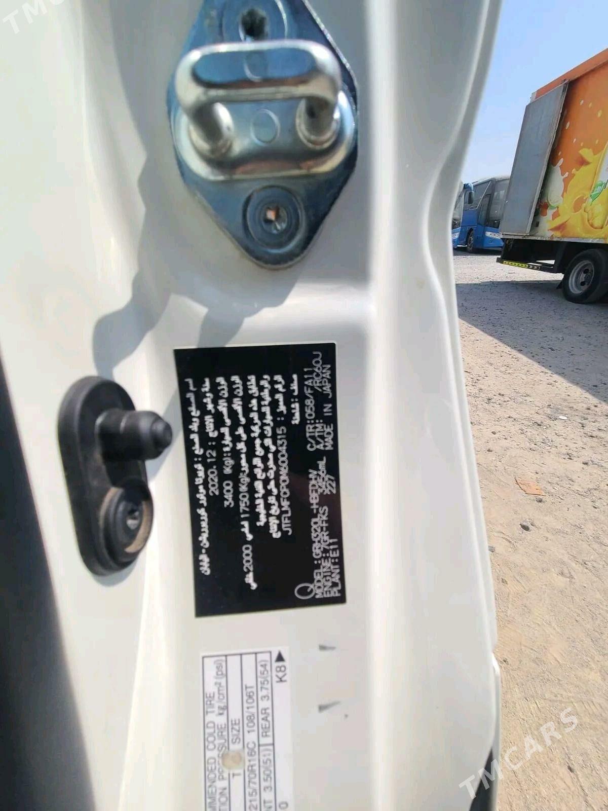 Toyota Hiace 2021 - 610 000 TMT - Кёнеургенч - img 6