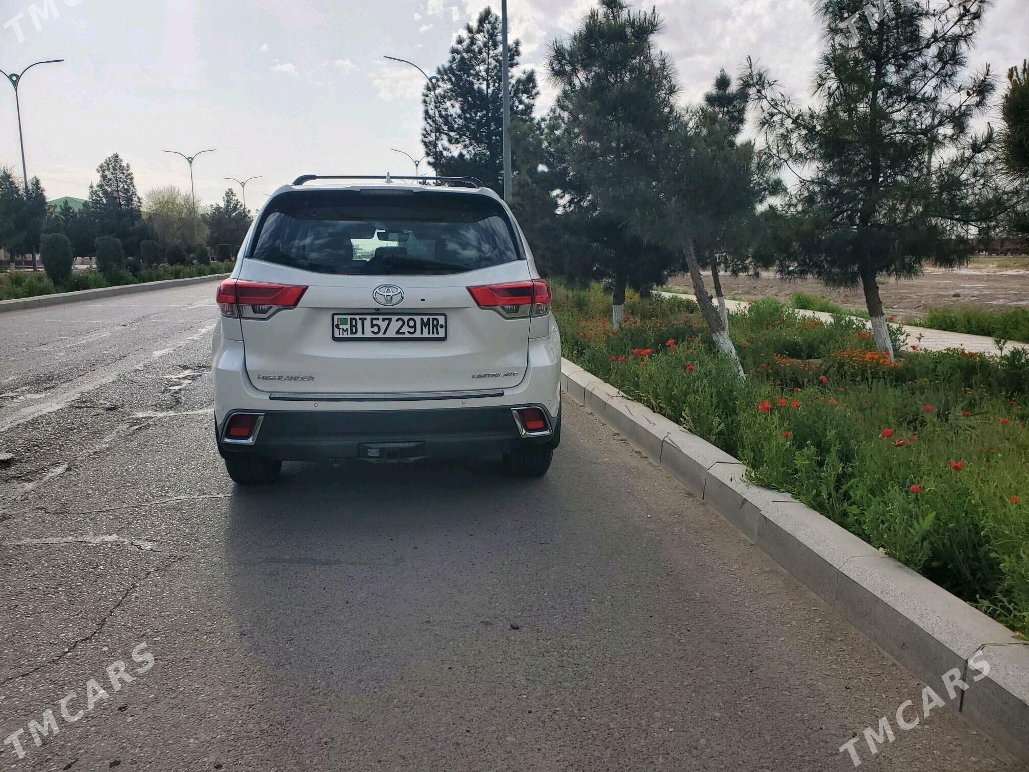 Toyota Highlander 2017 - 480 000 TMT - Байрамали - img 1