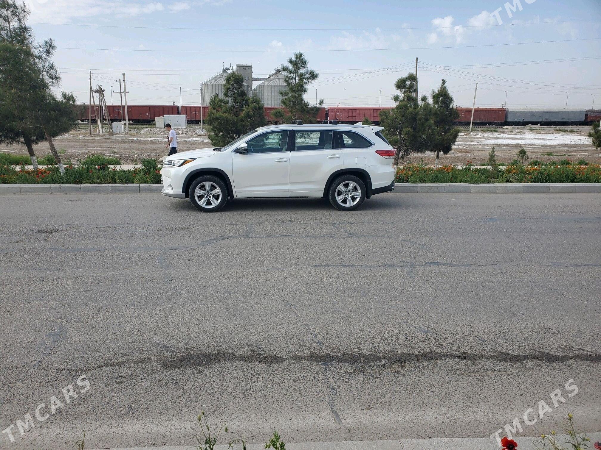 Toyota Highlander 2017 - 480 000 TMT - Байрамали - img 2