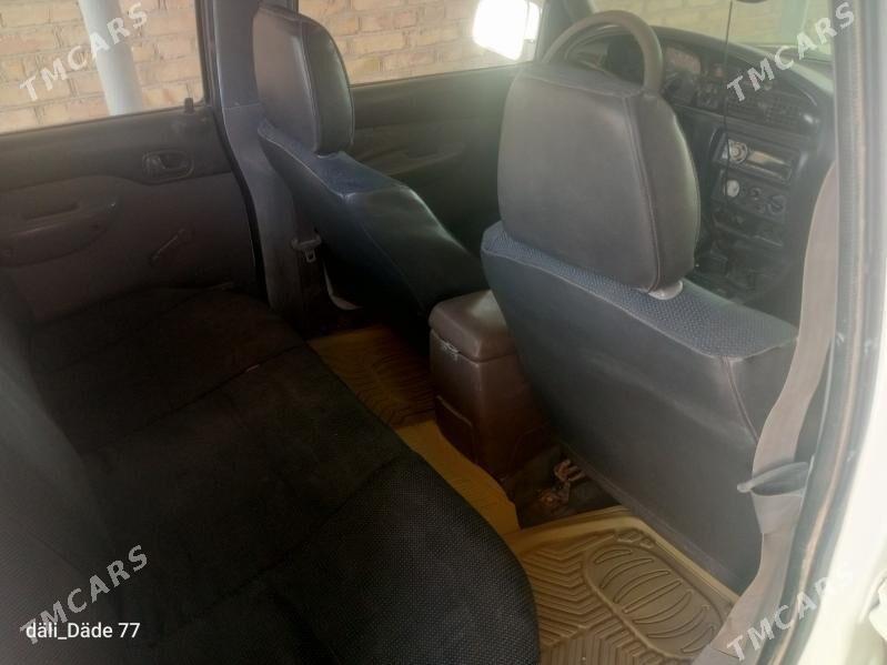 Toyota Hilux 2002 - 60 000 TMT - Sakarçäge - img 4