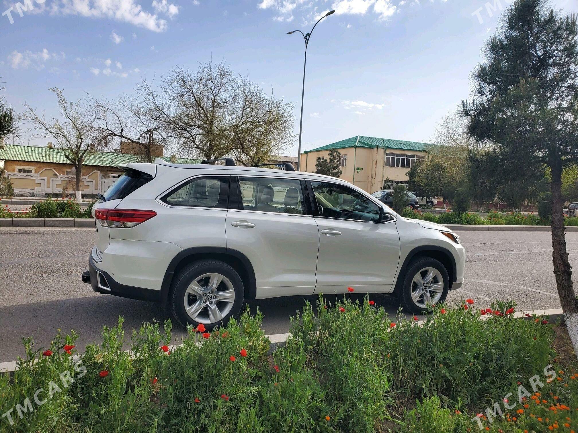 Toyota Highlander 2017 - 480 000 TMT - Байрамали - img 3