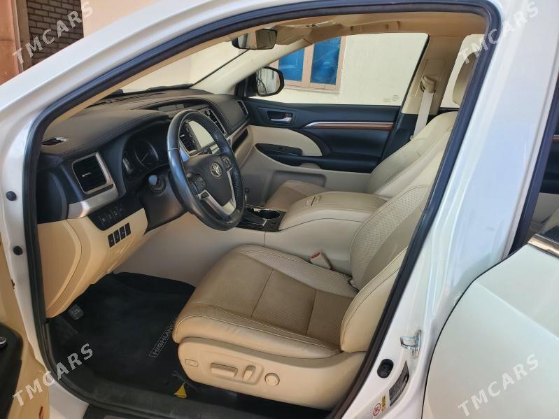 Toyota Highlander 2017 - 480 000 TMT - Байрамали - img 4