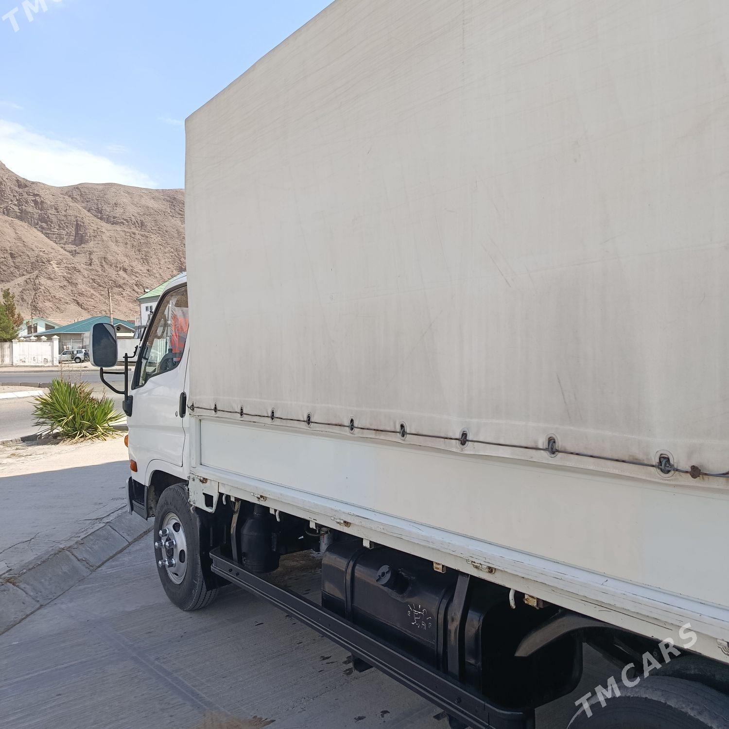 Mitsubishi Canter 2006 - 300 000 TMT - Балканабат - img 3