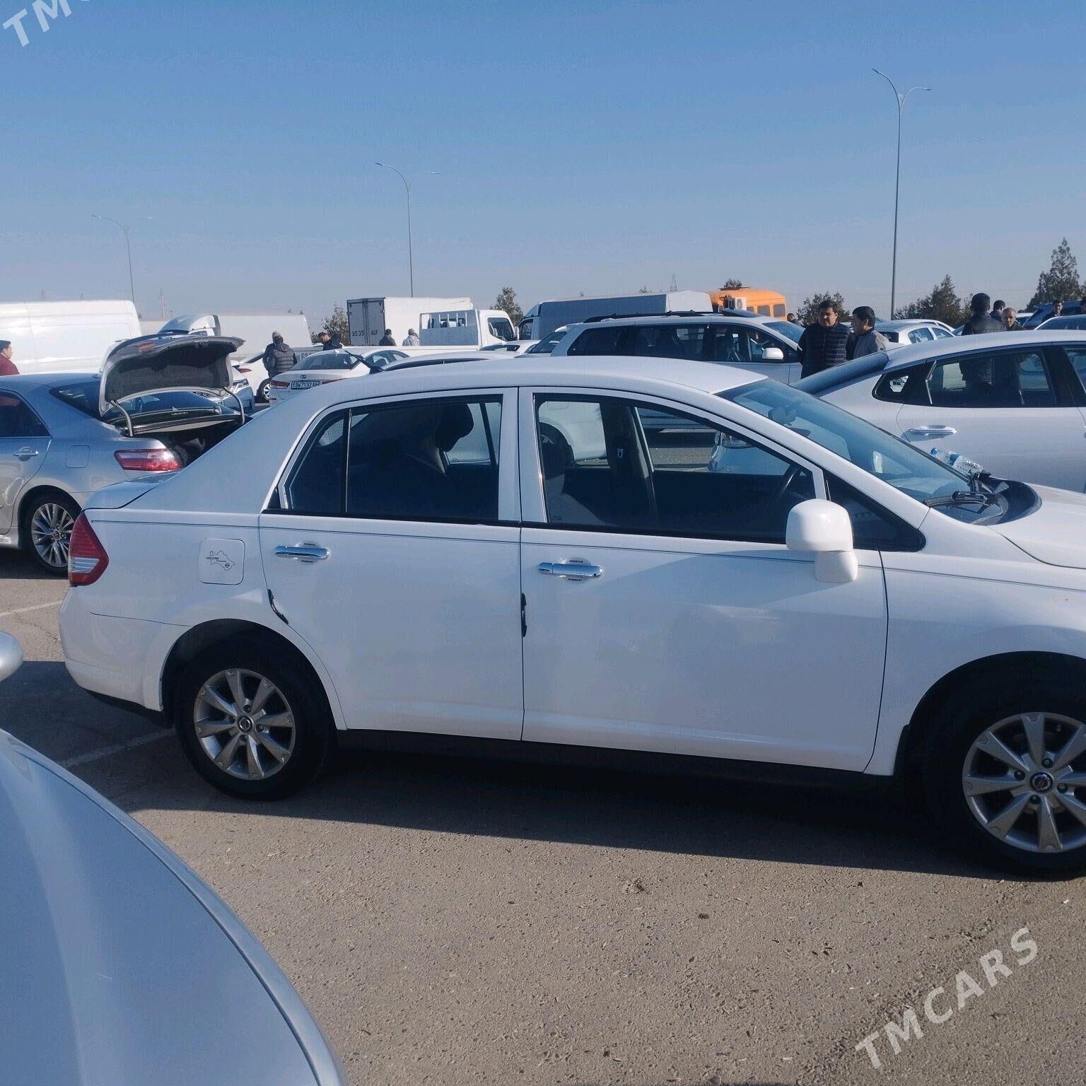 Nissan Versa 2009 - 120 000 TMT - Кака - img 3