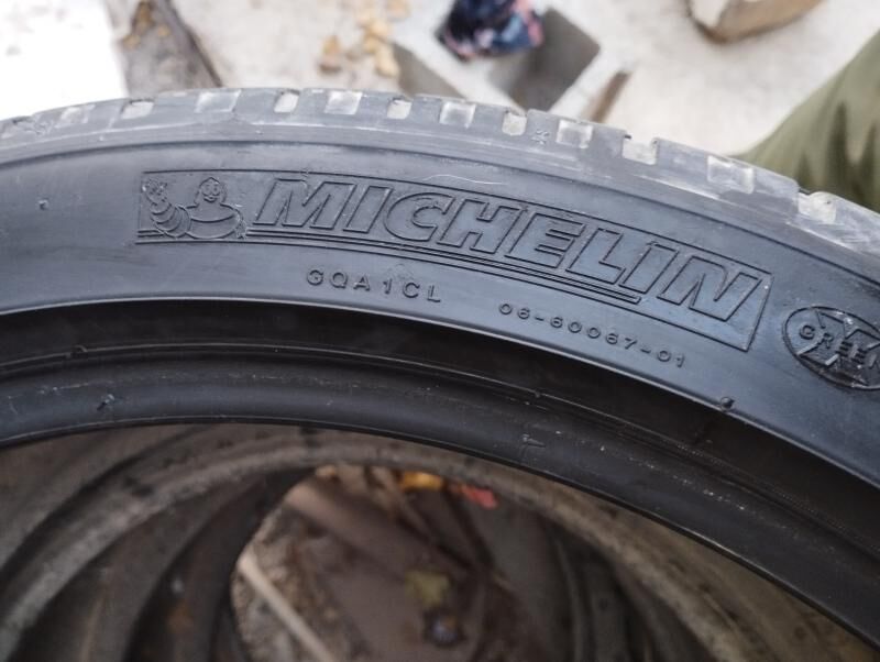 Michelin pakrişka 235/40/19 1 100 TMT - Büzmeýin - img 2