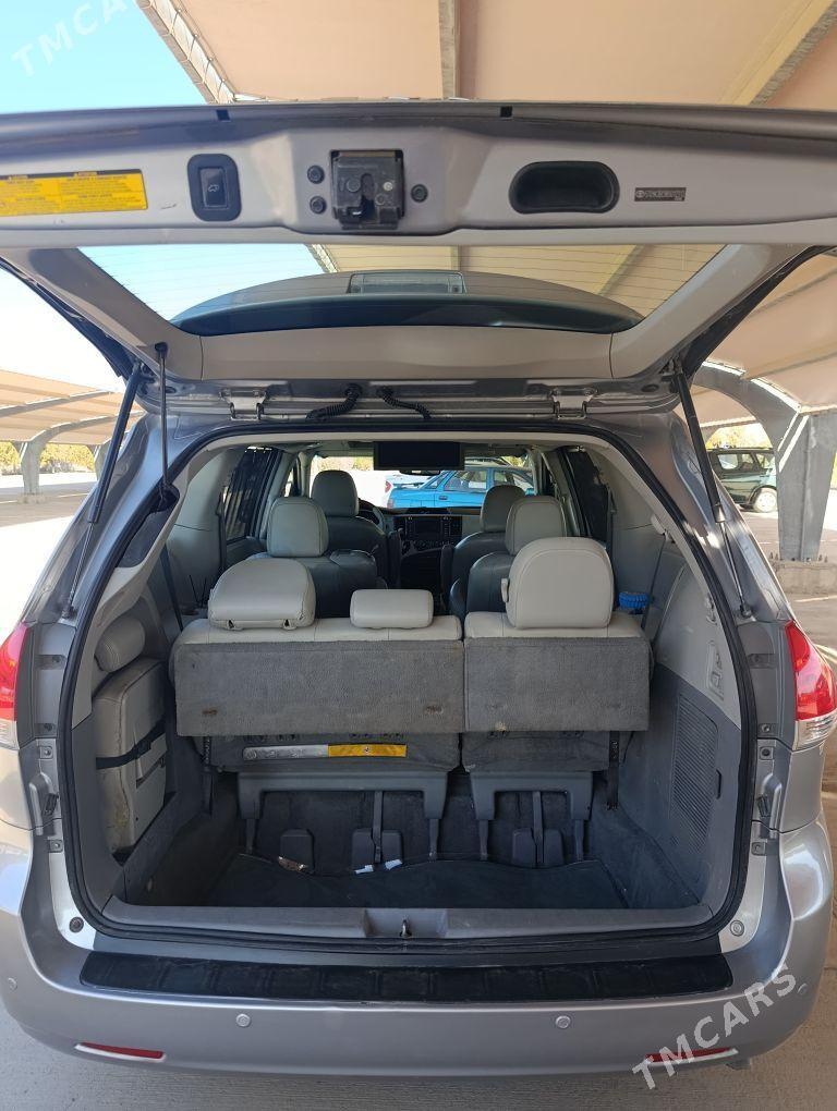 Toyota Sienna 2010 - 310 000 TMT - Гурбансолтан Едже - img 10