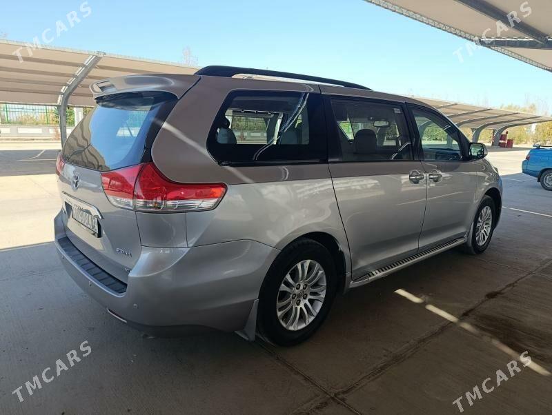 Toyota Sienna 2010 - 310 000 TMT - Гурбансолтан Едже - img 4