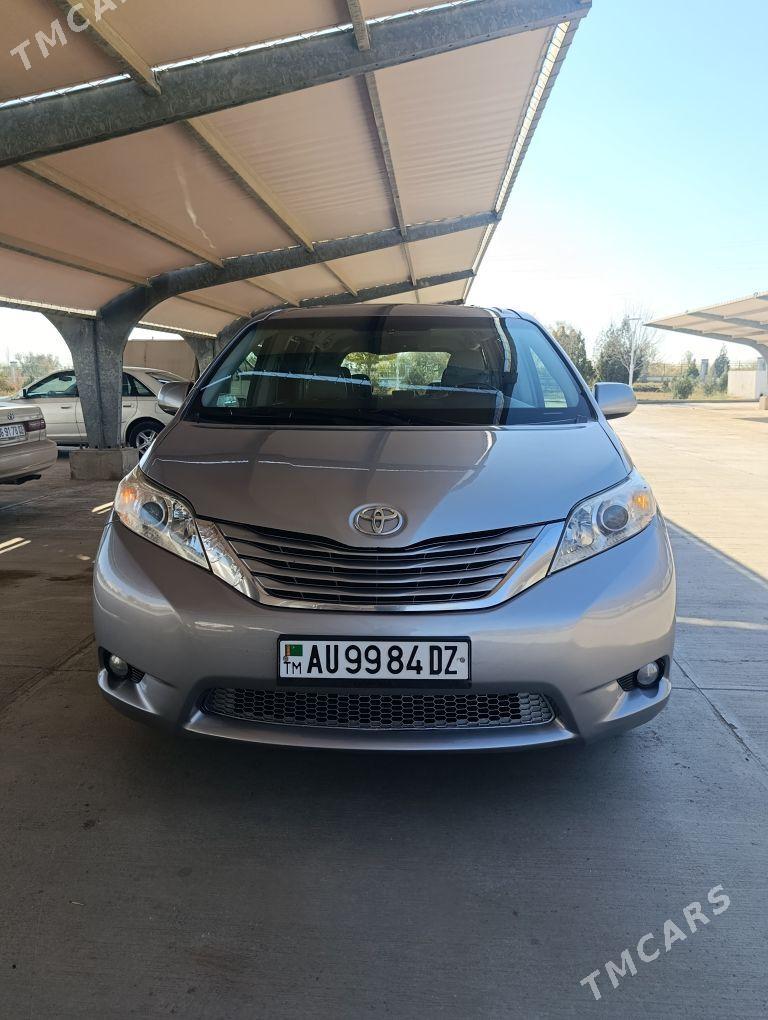 Toyota Sienna 2010 - 310 000 TMT - Гурбансолтан Едже - img 2