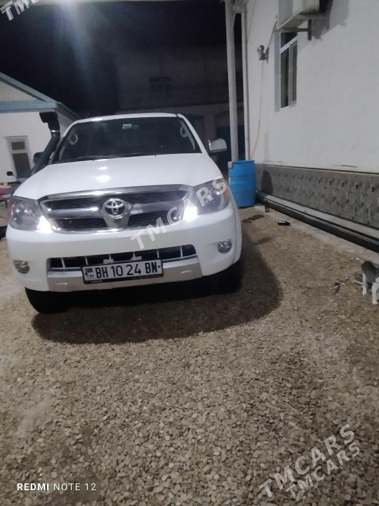 Toyota Hilux 2007 - 210 000 TMT - Эсенгулы - img 4