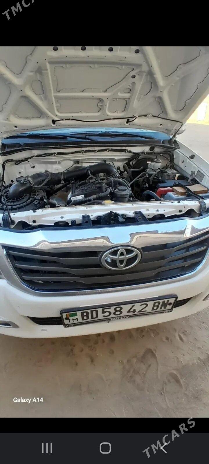 Toyota Hilux 2014 - 320 000 TMT - Bereket - img 2