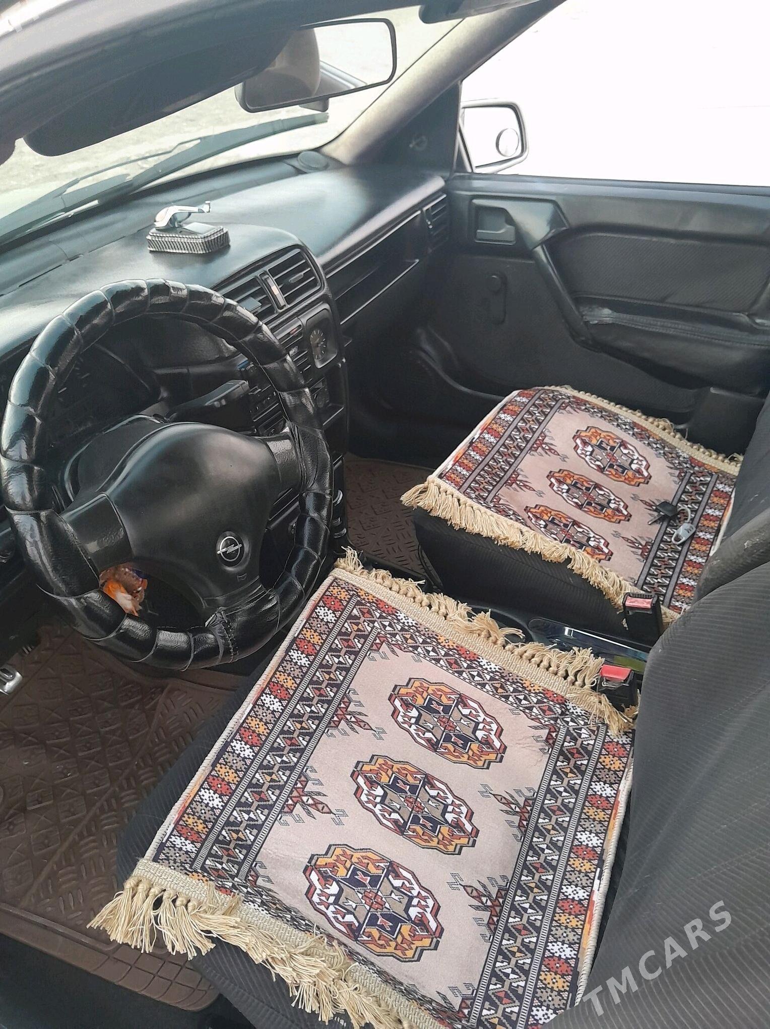 Opel Vectra 1993 - 38 000 TMT - Анев - img 3