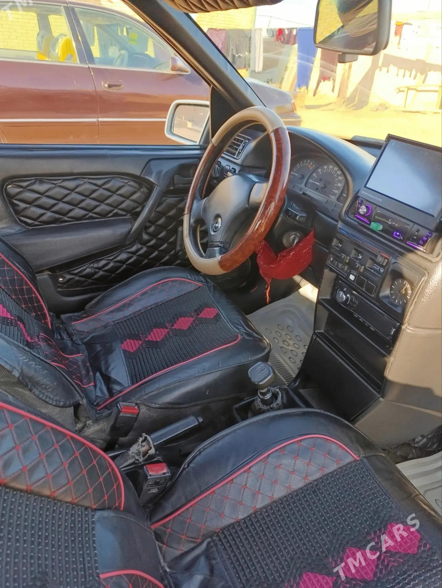 Opel Vectra 1991 - 62 000 TMT - Дарганата - img 4