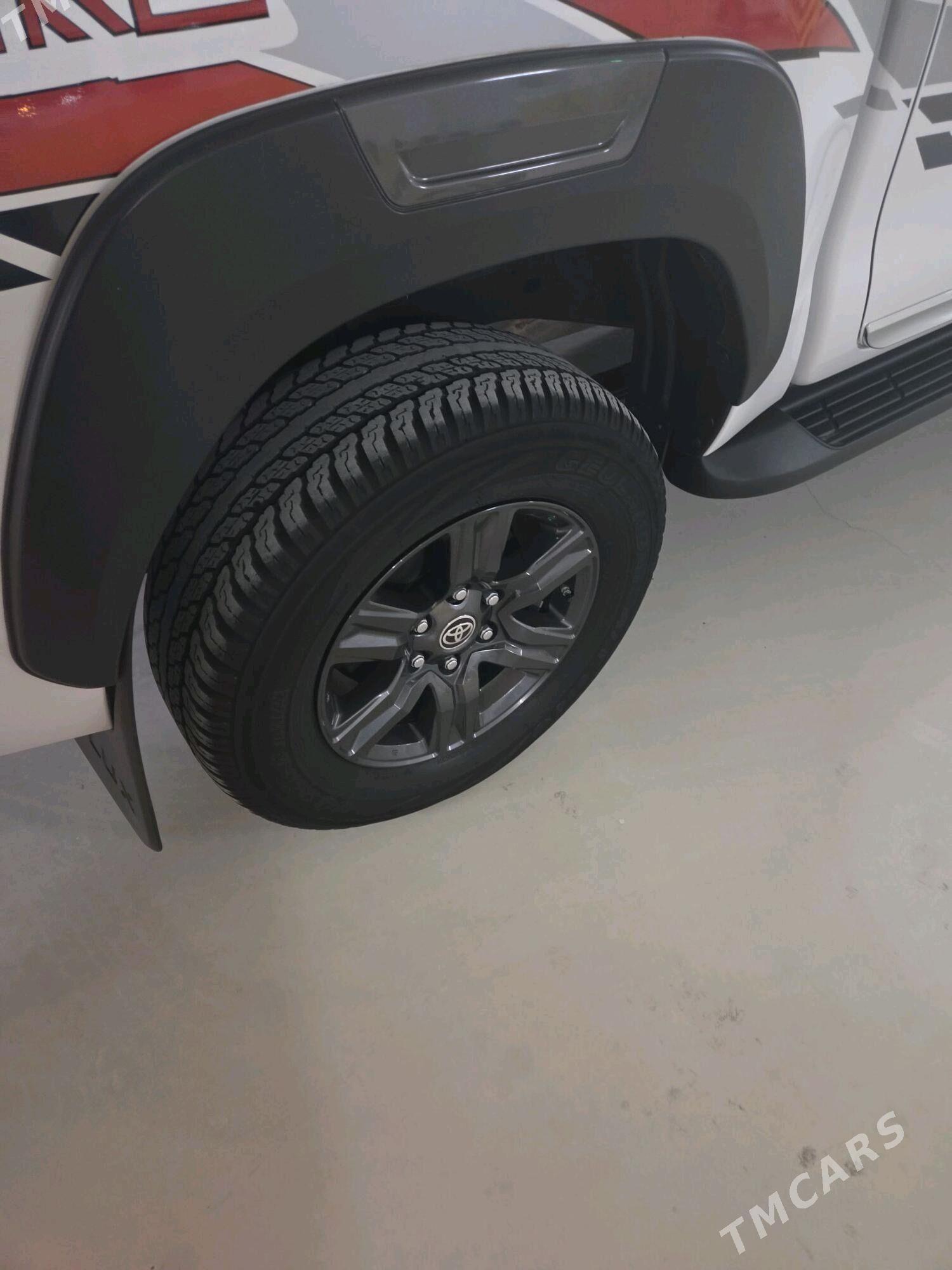 Toyota Hilux 2024 - 685 000 TMT - Aşgabat - img 2