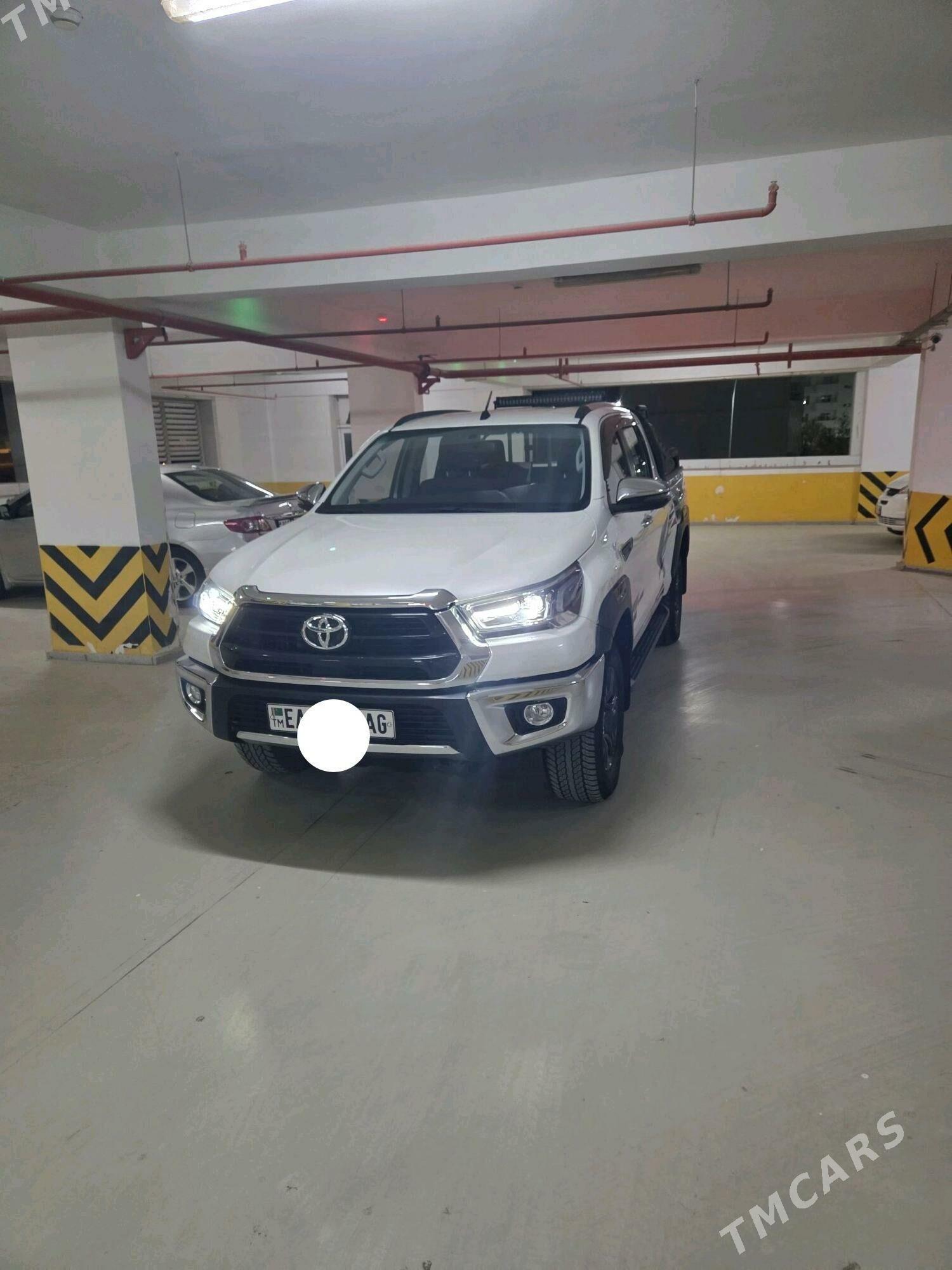 Toyota Hilux 2024 - 685 000 TMT - Aşgabat - img 4