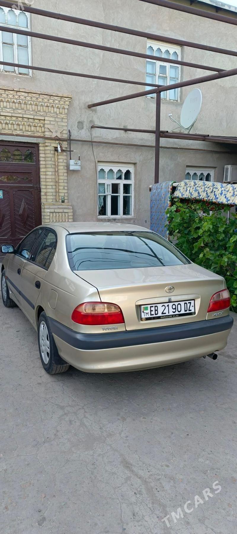 Toyota Avensis 2002 - 120 000 TMT - Дашогуз - img 4