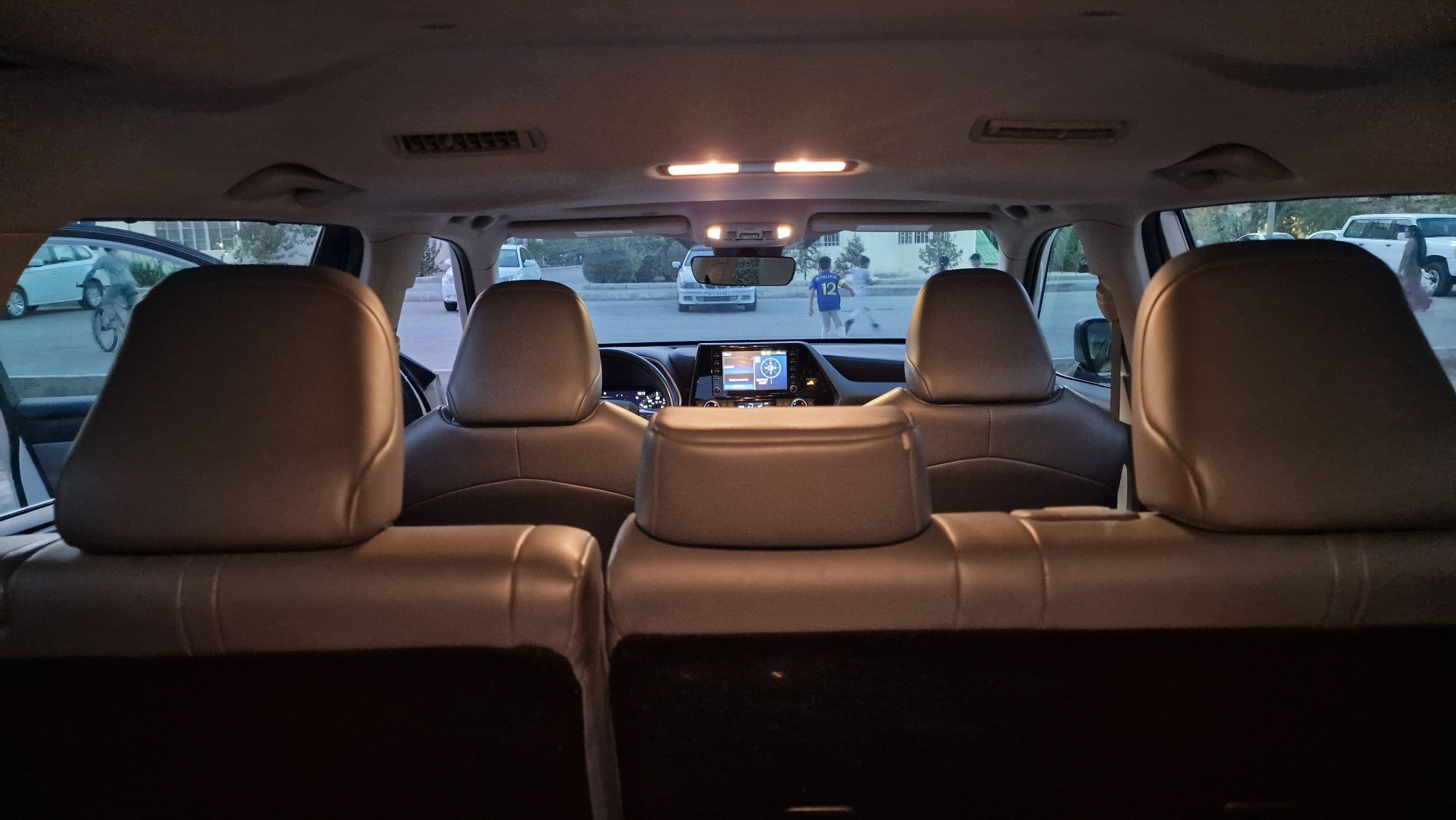 Toyota Highlander 2022 - 640 000 TMT - Ашхабад - img 9