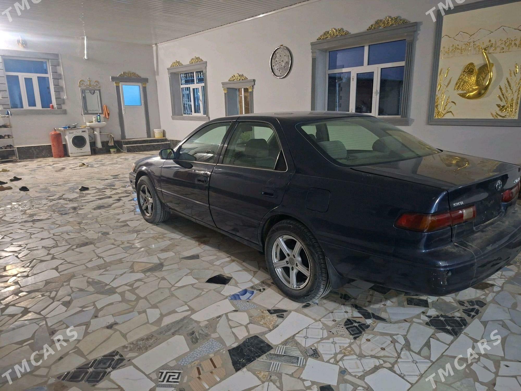Toyota Camry 1999 - 125 000 TMT - Халач - img 3