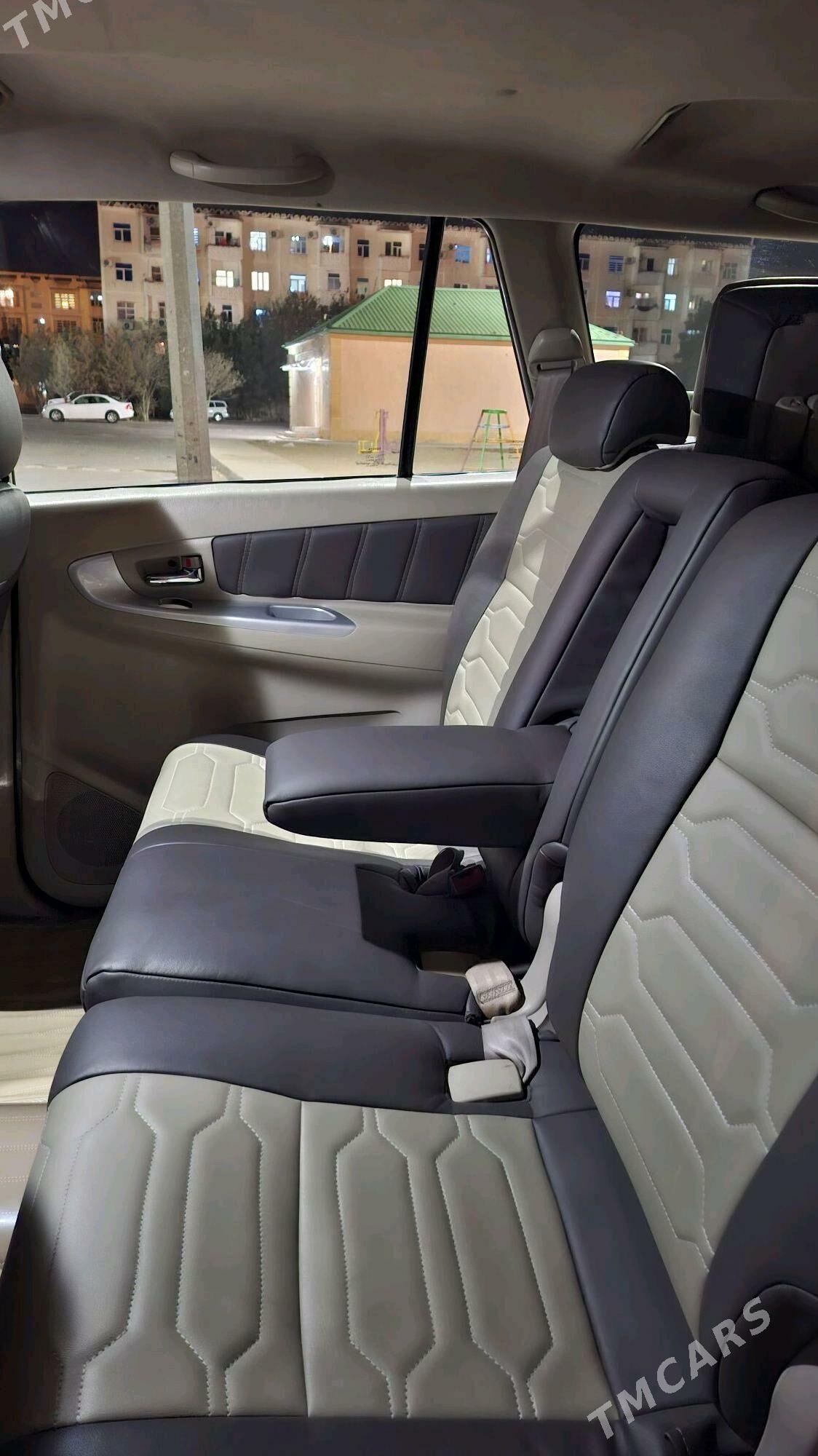 Toyota Innova 2011 - 200 000 TMT - Büzmeýin GRES - img 2