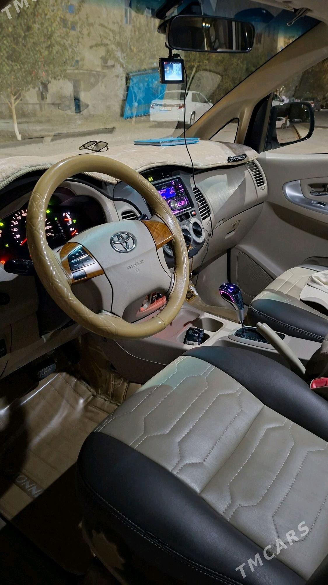 Toyota Innova 2011 - 200 000 TMT - Büzmeýin GRES - img 3