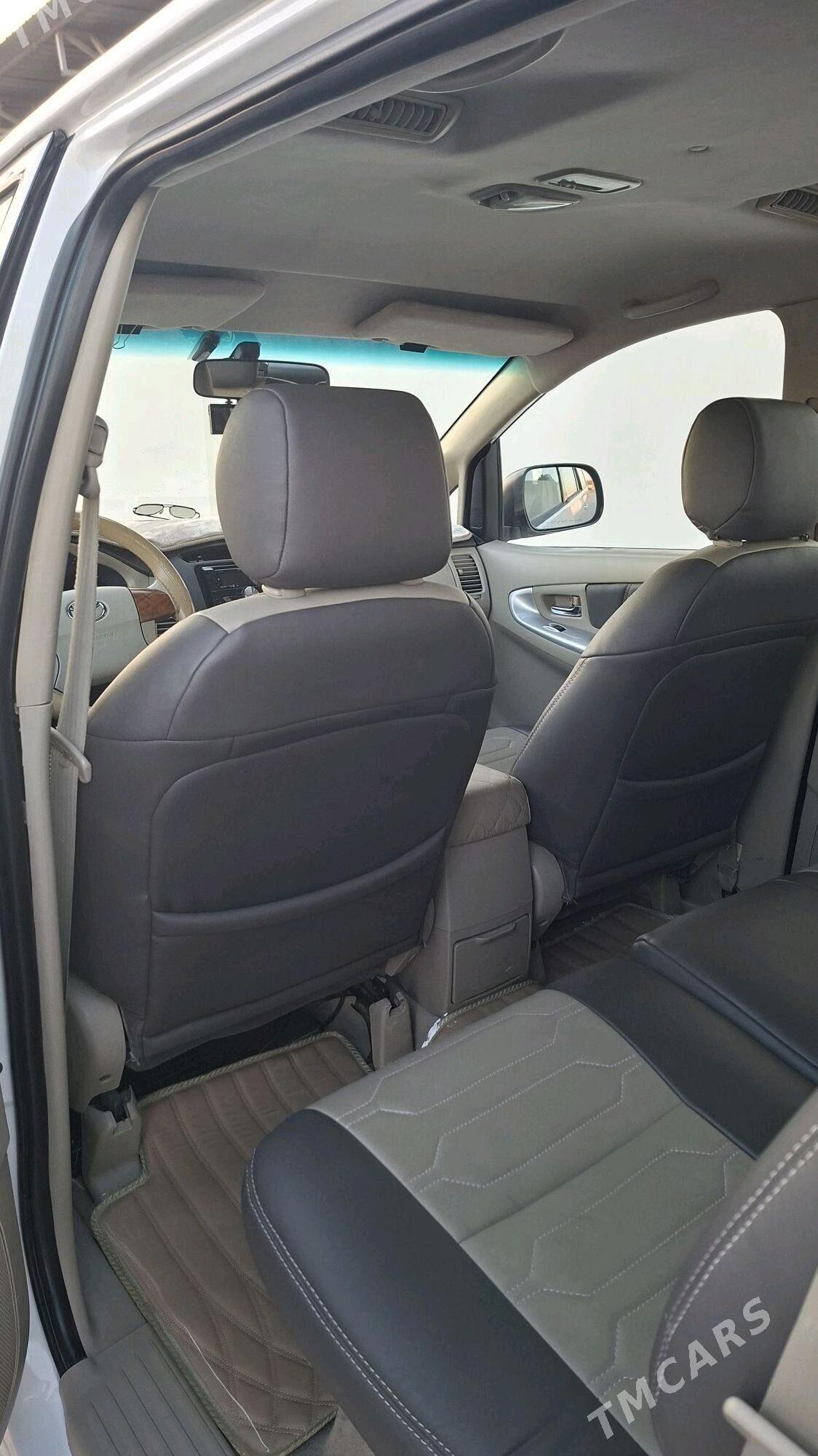 Toyota Innova 2011 - 200 000 TMT - Büzmeýin GRES - img 4