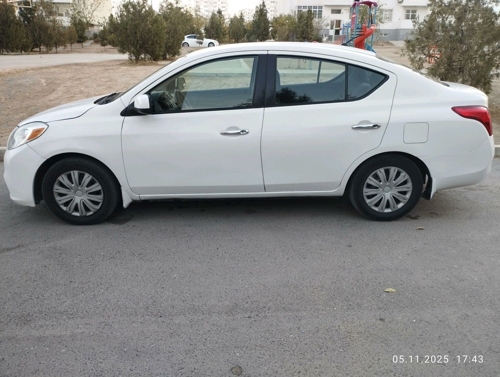 Nissan Versa 2012 - 100 000 TMT - Бахарден - img 2