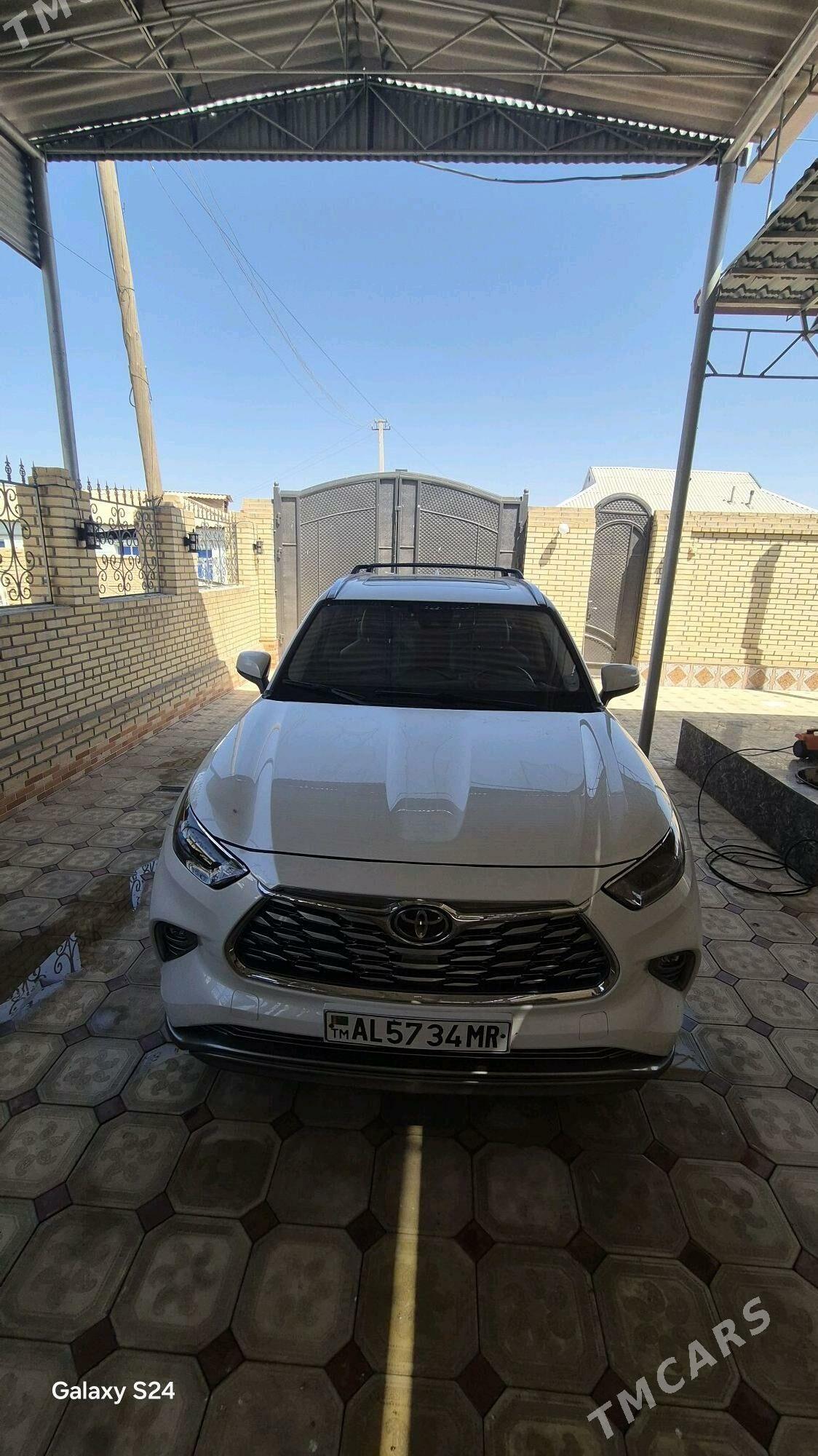 Toyota Highlander 2021 - 550 000 TMT - Baýramaly - img 3